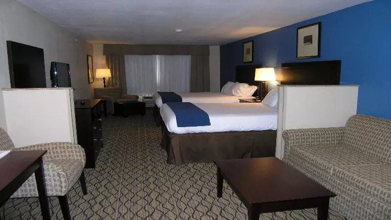 スイート, Holiday Inn Express & Suites Belle Vernon By Ihg
