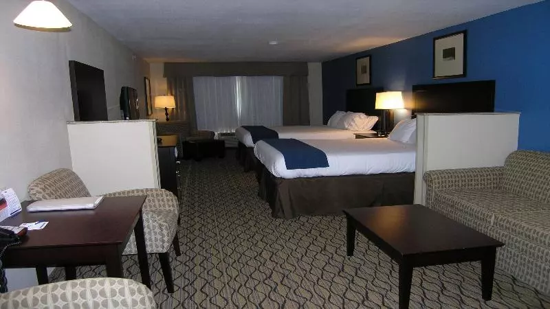 スイート, Holiday Inn Express & Suites Belle Vernon By Ihg