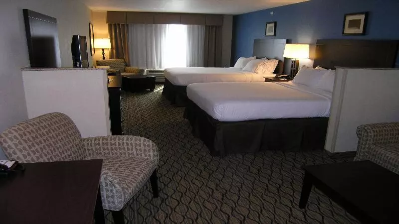 スイート, Holiday Inn Express & Suites Belle Vernon By Ihg