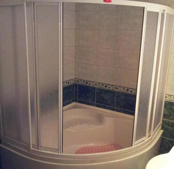 Comfort room with balcony, Kutle