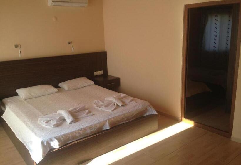 Comfort room with balcony, Kutle