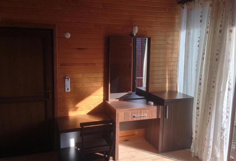 Comfort room with balcony, Kutle