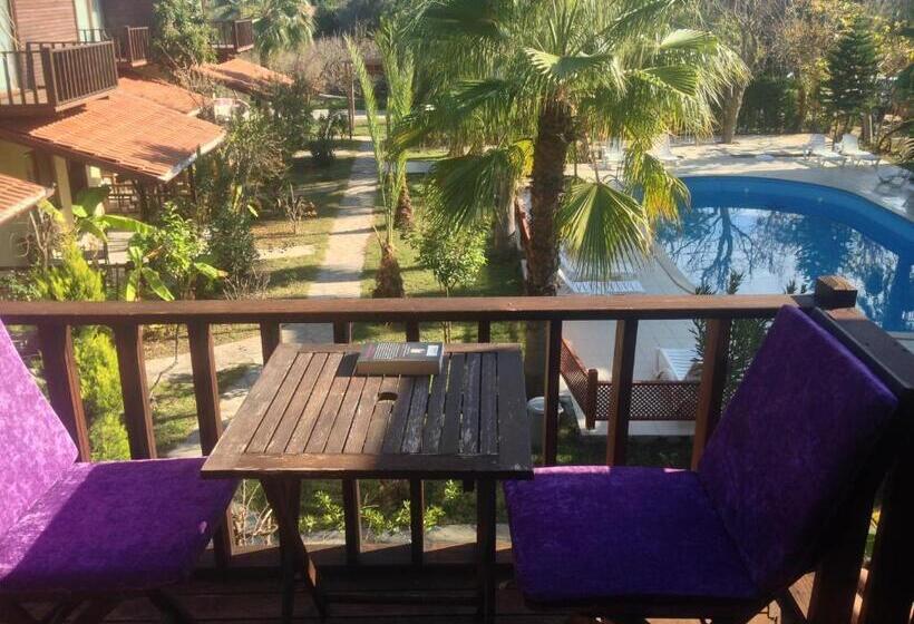 Comfort room with balcony, Kutle