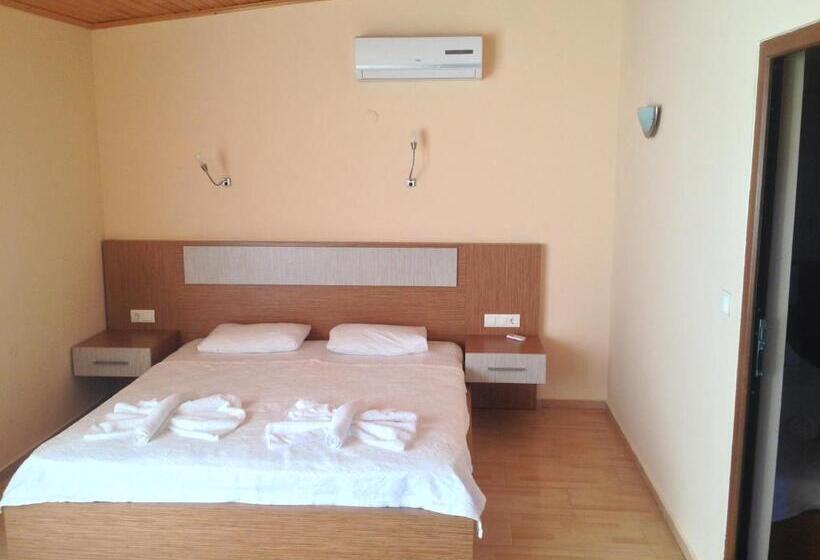 Comfort room with balcony, Kutle