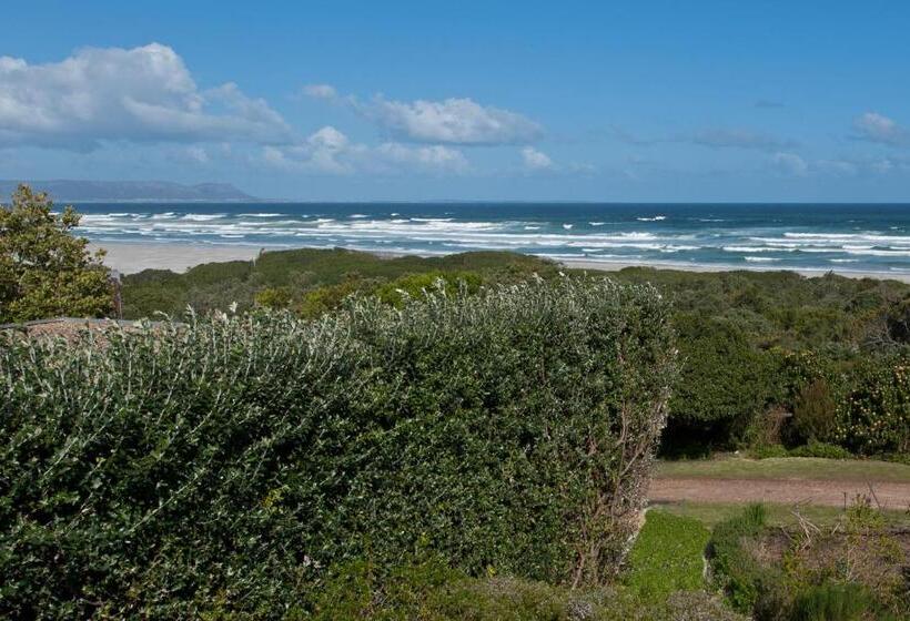 سوییت جونیور, Mosselberg On Grotto Beach