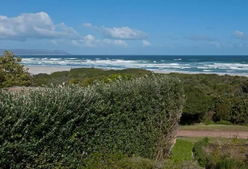 سوییت جونیور, Mosselberg On Grotto Beach