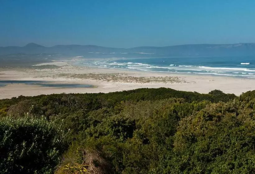 سوییت, Mosselberg On Grotto Beach