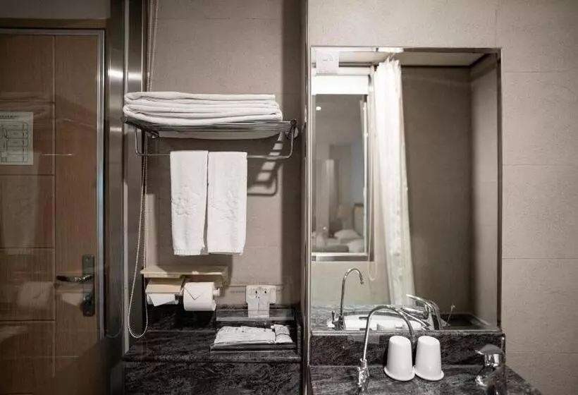 اتاق لوکس با بالکن, Ocean Hotel Hualien