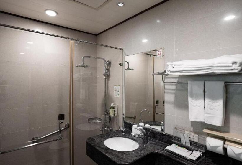 اتاق سوپریور خانوادگی, Ocean Hotel Hualien