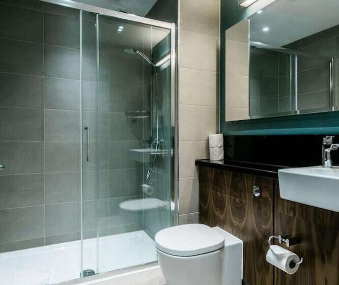 חדר סופריור, The Place