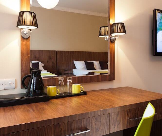 חדר סופריור, The Place