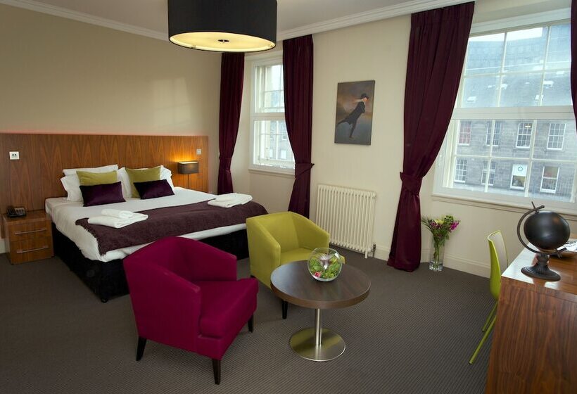 חדר סופריור, The Place