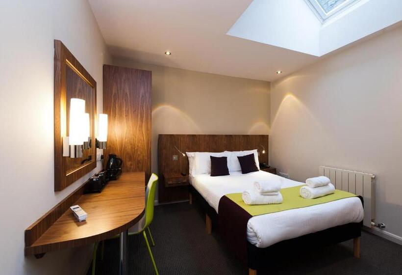 חדר סטנדרט, The Place