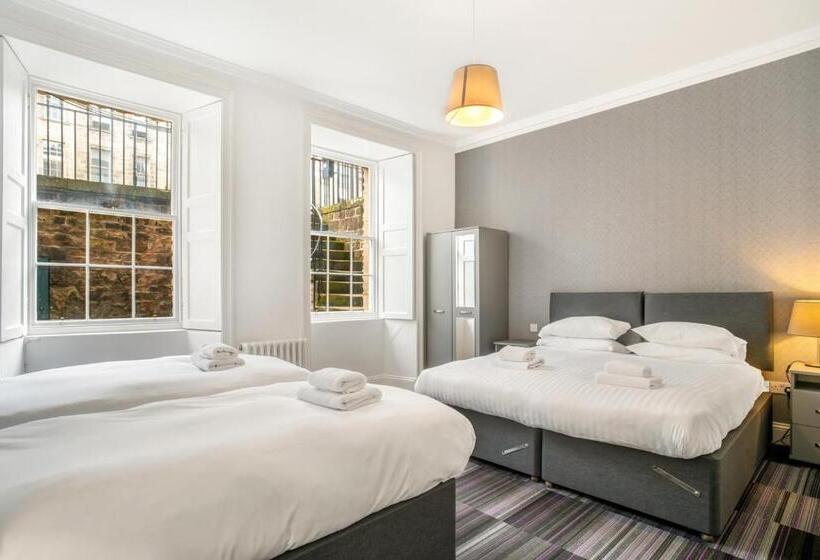 דירת שני חדרים, The Place