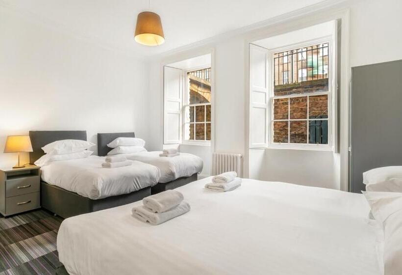 דירת שני חדרים, The Place