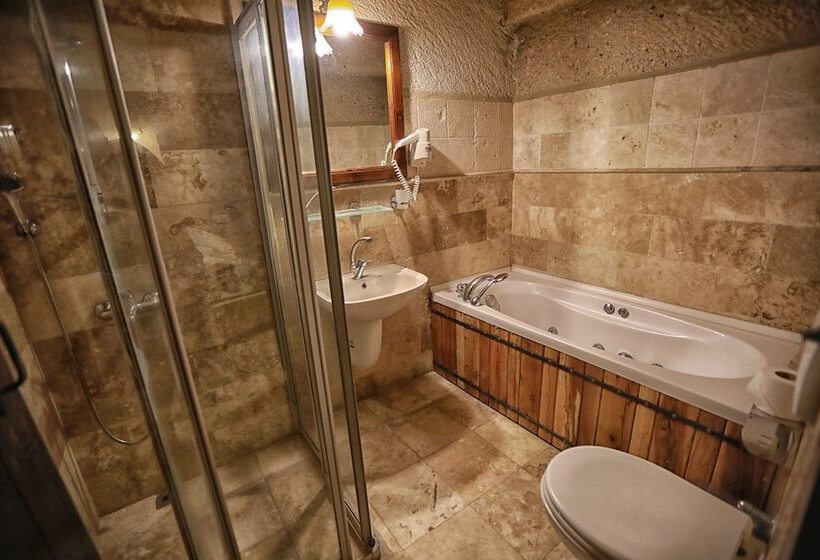 디럭스 트리플 룸, Traveller S Cave