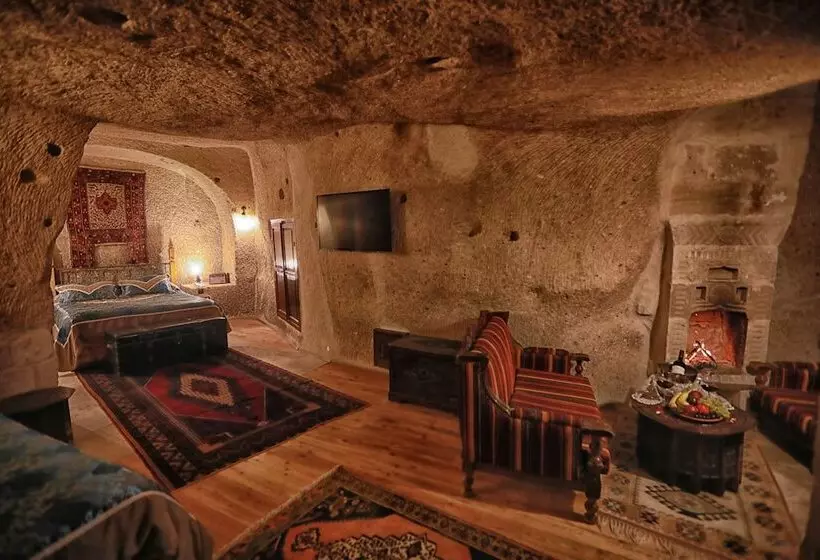 Deluxe Kolmen Hengen Huone, Traveller S Cave