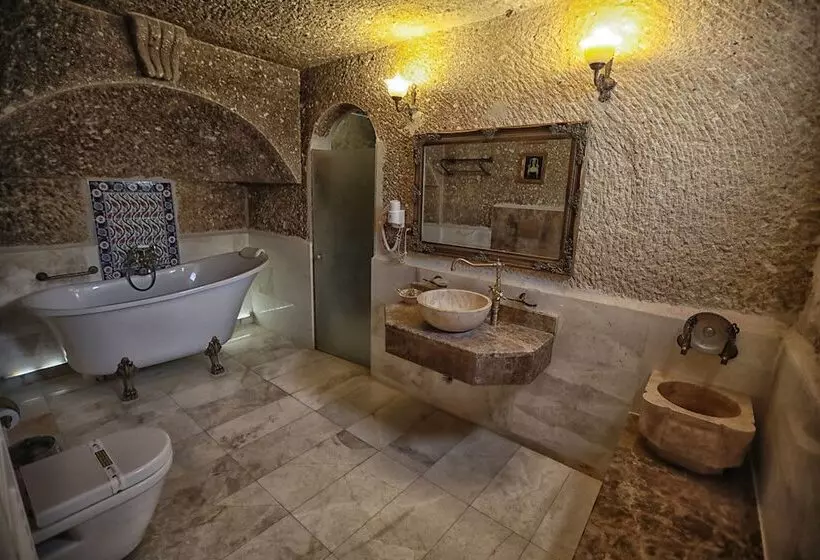 Standard Kolmen Hengen Huone, Traveller S Cave