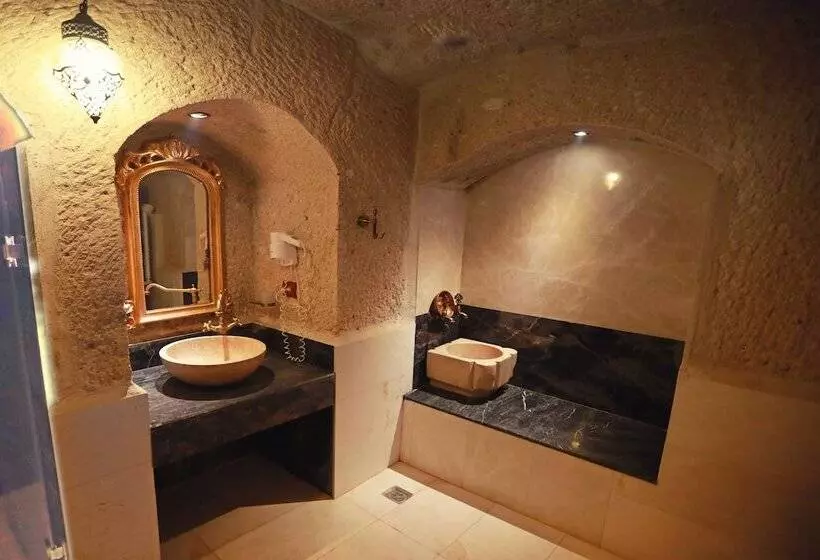 Standard Kolmen Hengen Huone, Traveller S Cave