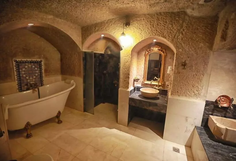 Standard Kolmen Hengen Huone, Traveller S Cave