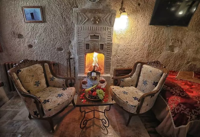 Standard Kolmen Hengen Huone, Traveller S Cave