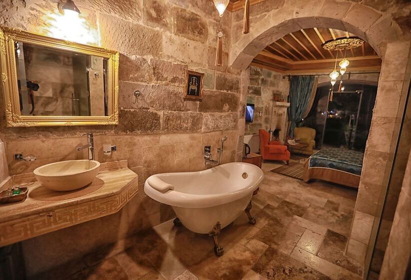 주니어 스위트, Traveller S Cave