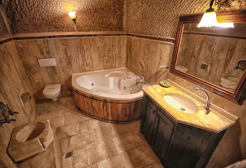 주니어 스위트, Traveller S Cave