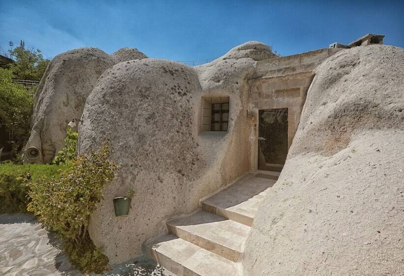 Полулюкс, Traveller S Cave