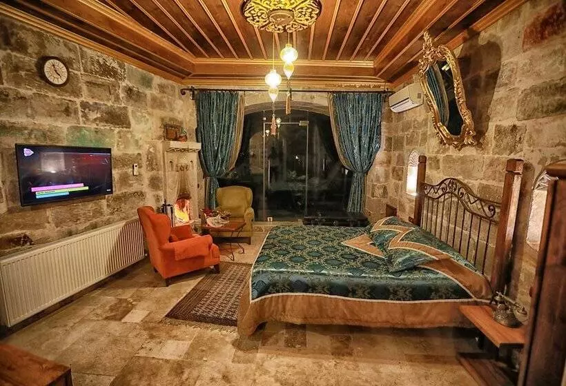 Juniorsviitti, Traveller S Cave