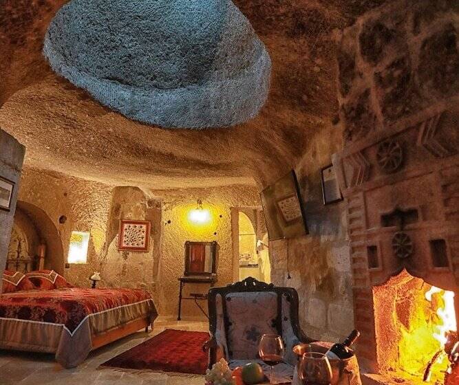 Полулюкс, Traveller S Cave