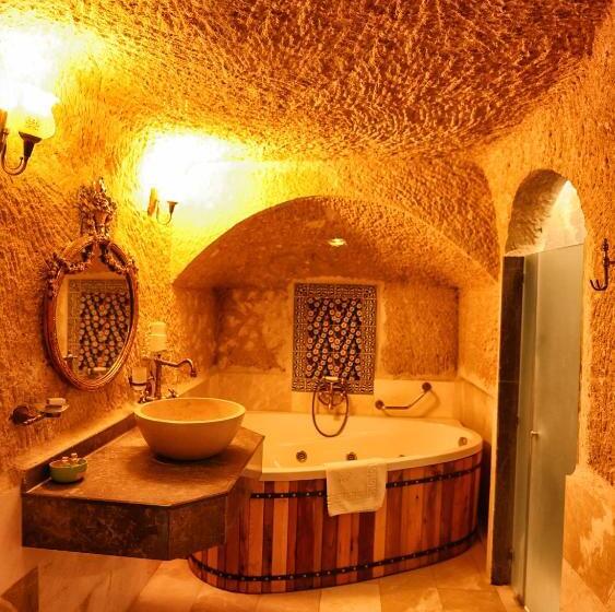 주니어 스위트, Traveller S Cave