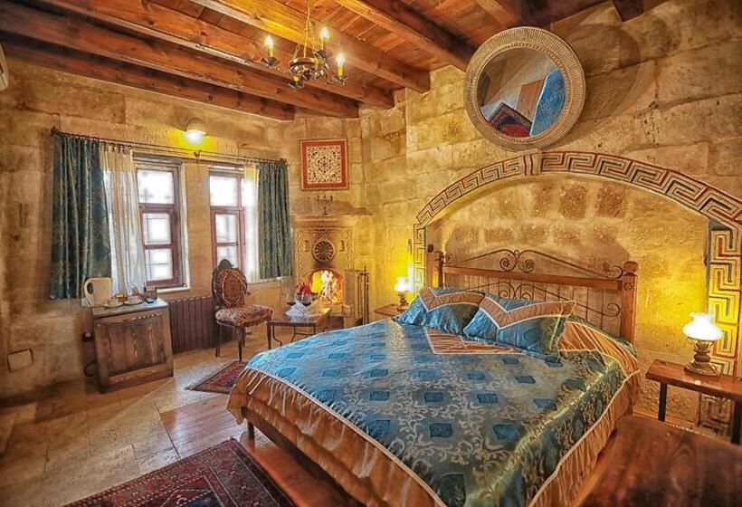 이코노미 룸, Traveller S Cave