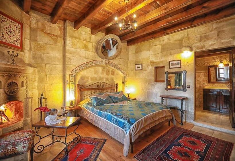 이코노미 룸, Traveller S Cave