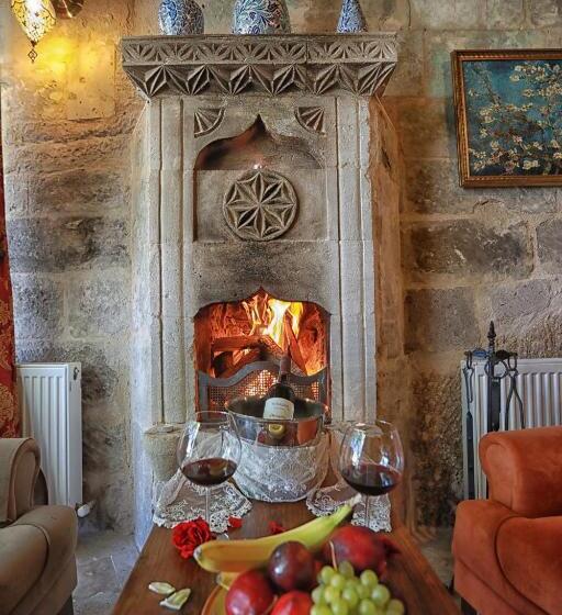 디럭스 스위트, Traveller S Cave