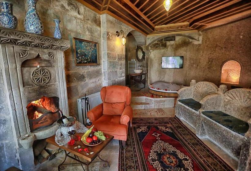 디럭스 스위트, Traveller S Cave