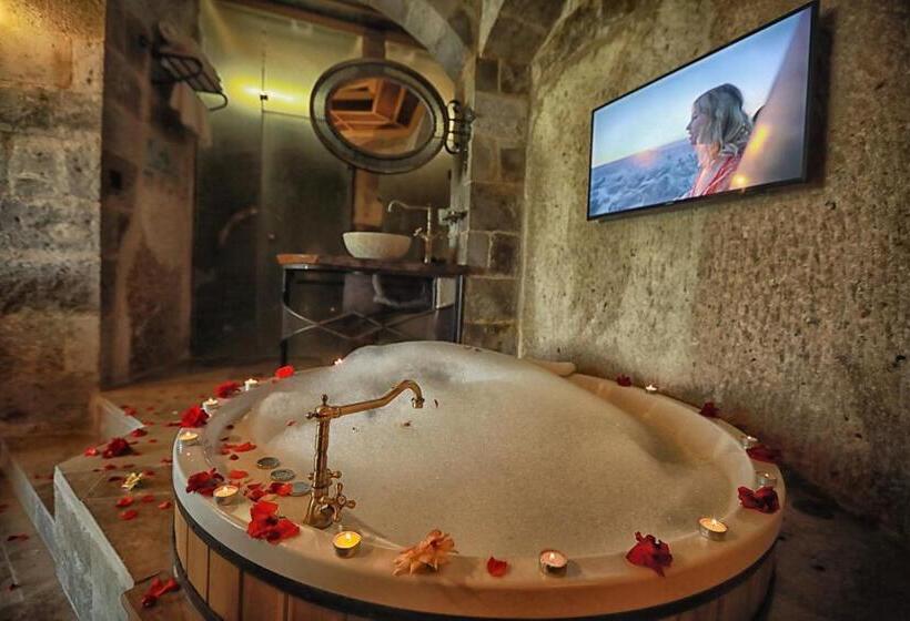 디럭스 스위트, Traveller S Cave