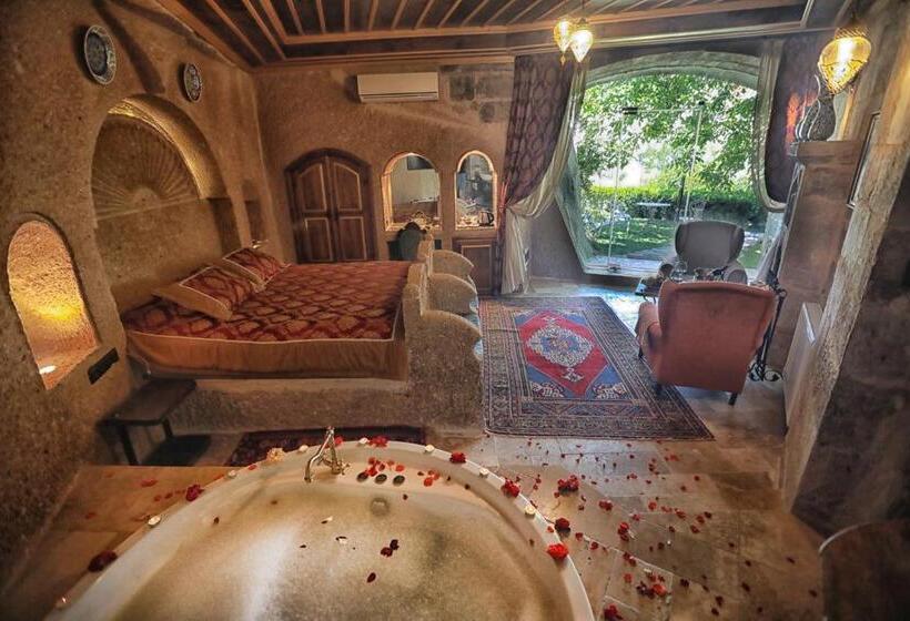 디럭스 스위트, Traveller S Cave