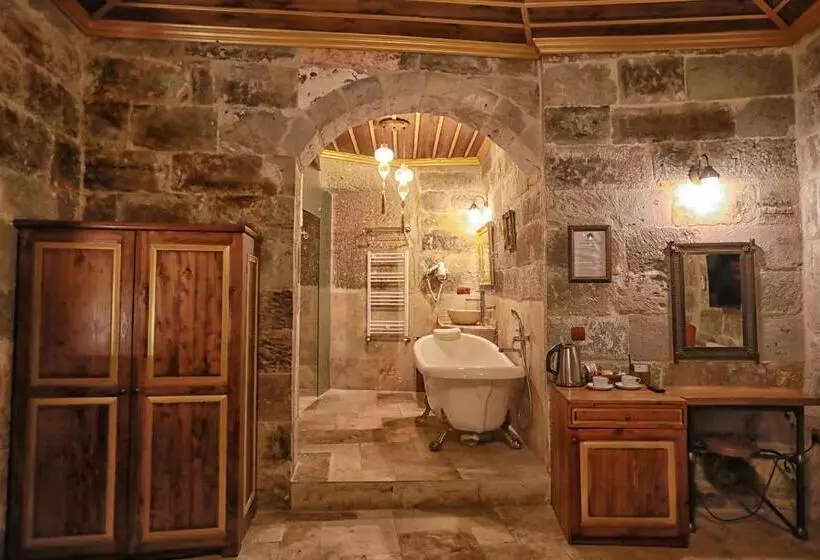 Sviitti, Traveller S Cave