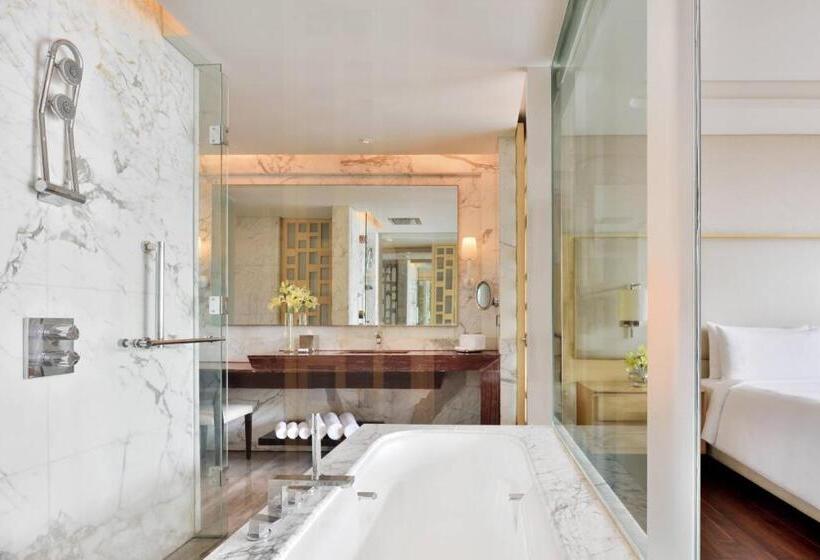 带大床的豪华间, Jw Marriott Hotel Chandigarh