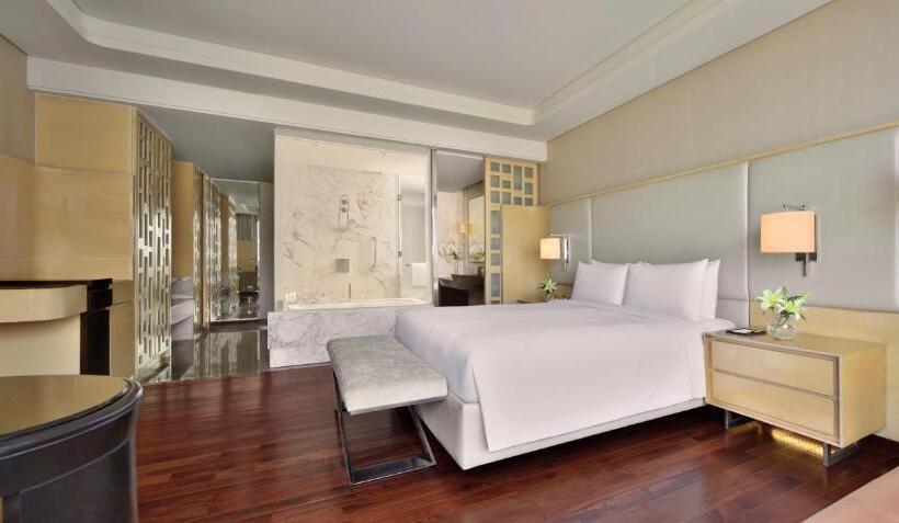 غرفة ديلوكس سرير كينج, Jw Marriott Hotel Chandigarh
