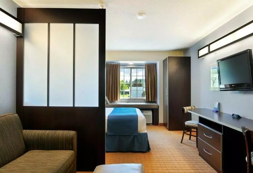 スタンダードスタジオ, Microtel Inn & Suites Bath