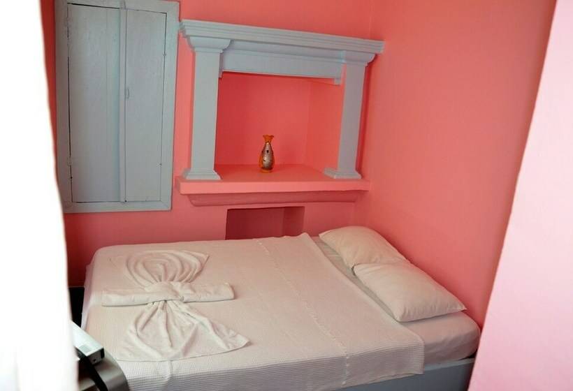 スタンダードトリプルルーム, Antikhan