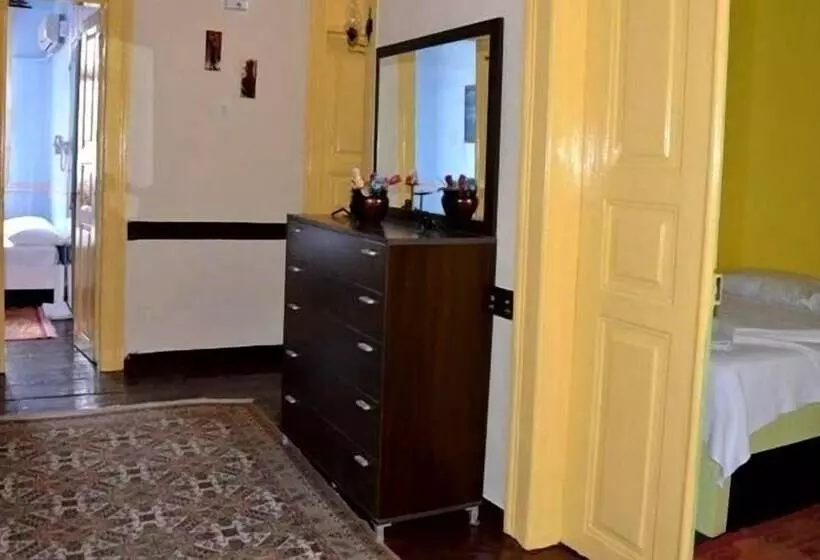 Standard Kolmen Hengen Huone, Antikhan