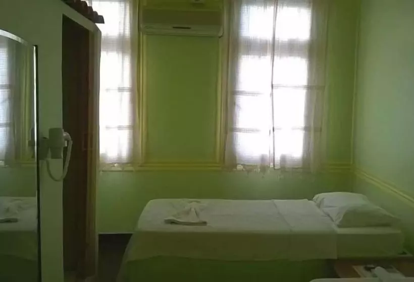 Standard Kolmen Hengen Huone, Antikhan