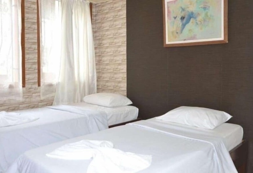 スタンダードトリプルルーム, Antikhan