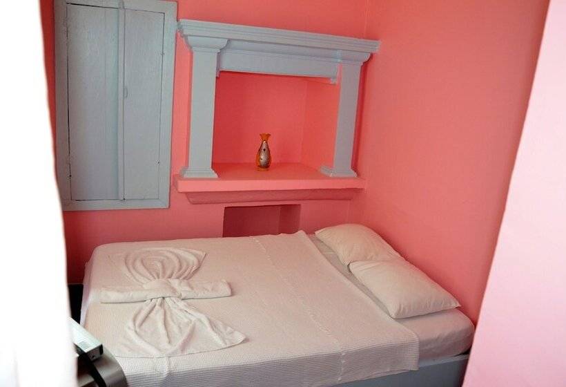 スタンダードトリプルルーム, Antikhan