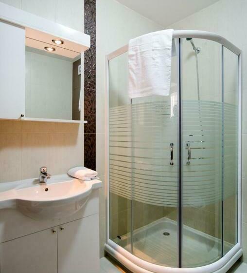 اتاق لوکس خانوادگی, Garni Hotel Semlin B&b