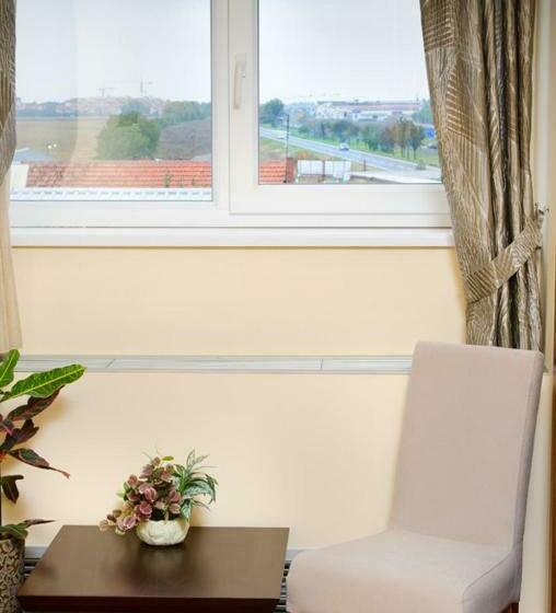 اتاق لوکس خانوادگی, Garni Hotel Semlin B&b