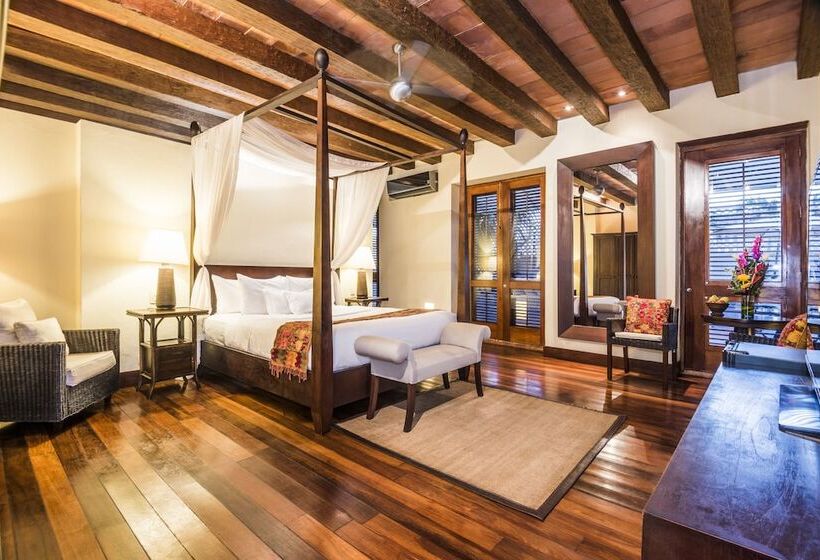 Полулюкс, Ananda Hotel Boutique