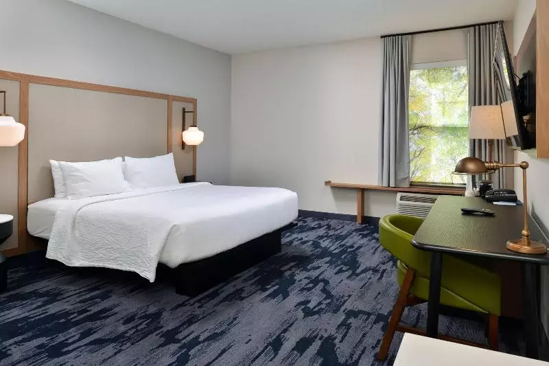 キングサイズベッドのスタンダードルーム, Fairfield Inn & Suites Goshen Middletown
